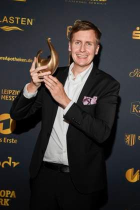 abb Till Reiners mit Henne Preistraeger Gewinner zu Gast auf dem roten Teppich bei der Verleihung der Goldenen Henne 2025 in der Messe Leipzig am 12.09.2025