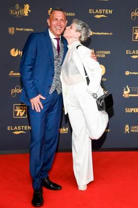 abb Andreas Schmidt und Linda Feller zu Gast auf dem roten Teppich bei der Verleihung der Goldenen Henne 2025 in der Messe Leipzig am 12.09.2025