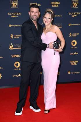 Jay Khan mit Freundin Jessie Noe Scheuermann bei der 31. Verleihung der Goldenen Henne 2025 in der Leipziger Messe. Leipzig, 12.09.2025