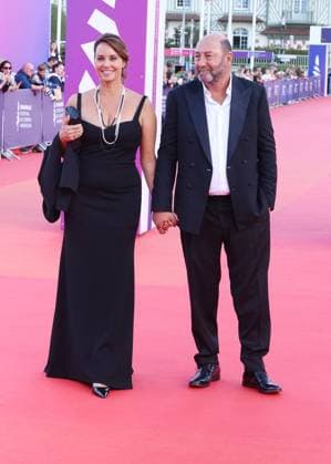 Kad Merad et sa femme Julia Vignali à la première du film Nouvelle Vague lors du 51éme Festival du Cinema Américain de Deauville le 12 septembre 2025 Denis Guignebourg Bestimage Premiere of the film Nouvelle Vague at the 51st Deauville American Film Festival on September 12, 2025 Deauville France  Copyright: xDenisxGuignebourgx xBestimagexDenisxGuignebourgx xBestimagex
