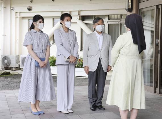 Entertainment Bilder des Tages Japanese emperor s family in Nagasaki Japanese Emperor Naruhito, Empress Masako and their daughter, Princess Aiko, visit a care facility for atomic bomb survivors in the southwestern Japan city of Nagasaki on Sept. 13, 2025. (Pool photo)  A14AA0004844977P