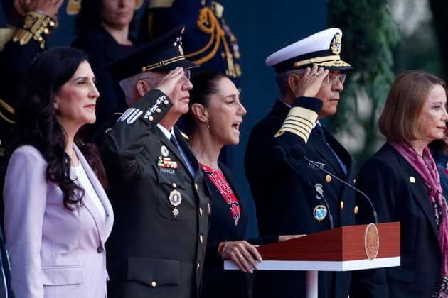 Ceremony Commemorative For The 178th Anniversary of The Ninos Heroes (L-R) President of the Board of Directors of the Chamber of Deputies Kenia Lopez Rabadan; Minister of Mexican National Defense, Ricardo Trevilla Trejo; Mexico™s President Claudia Sheinbaum Pardo; Minister of the Mexico s Navy, Raymundo Morales Angeles and President of the Mexico™s Senate, Laura Itzel Castillo salute during the Mexican national anthem during the commemorative ceremony for the 178th anniversary of the Ninos Heroes of Chapultepec at the Altar of the Fatherland in the Castillo de Chapultepec. on September 13, 2025 in Mexico City, Mexico. (Photo by Luis Barron Eyepix Group) Copyright: xLuisxBarronx xEyepixxGroupx LB_13092025_170193