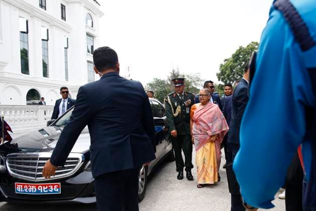 Bilder des Jahres 2025, News September 09 September 13, 2026, Kathmandu, Nepal: Interim Prime Minister Sushila Karki enters her office at Singha Durbar after officially assuming office in Kathmandu. Kathmandu Nepal - ZUMAs197 20260913_aaa_s197_001 Copyright: xSkandaxGautamx