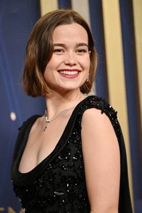 Sarah Catherine Hook arrives for the 77th annual Primetime Emmy Awards at the Peacock Theater in Los Angeles on Sunday, September 14, 2025.  LAP2025091427 CHISxCHEW