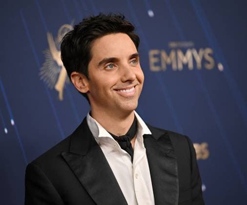 Paul W. Downs arrives for the 77th annual Primetime Emmy Awards at the Peacock Theater in Los Angeles on Sunday, September 14, 2025.  LAP2025091471 CHISxCHEW