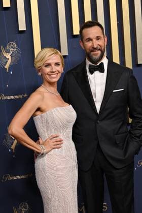 (L-R) Sara Wells and Noah Wyle arrive for the 77th annual Primetime Emmy Awards at the Peacock Theater in Los Angeles on Sunday, September 14, 2025.  LAP2025091498 CHISxCHEW