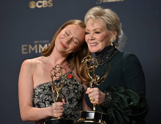 (L-R) Hannah Einbinder and Jean Smart hold the Emmy for Outstanding Supporting Actress in a Comedy Series and Lead Actress in a Comedy Series for Hacks, backstage during the 77th annual Primetime Emmy Awards at the Peacock Theater in Los Angeles on Sunday, September 14, 2025.  LAP20250914196 CHISxCHEW