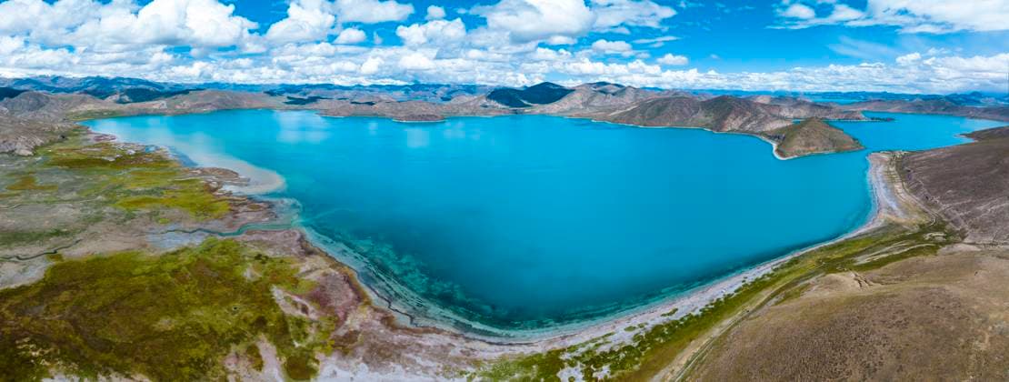 SHIGATSE, CHINA - SEPTEMBER 14: Aerial view of the picturesque scenery of the Yamdrok Lake in autumn on September 14, 2025 in Shigatse, Xizang Autonomous Region of China.  Copyright: xVCGx 111590867431