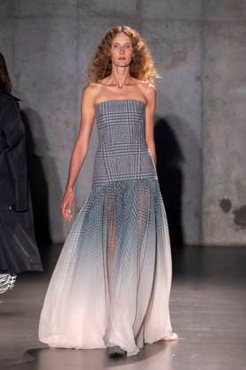 Bach Mai - Runway - Spring 2026, New York Fashion Week, USA - 14 Sep 2025 A model walks the runway for the Bach Mai fashion show during the Spring 2026 New York Fashion Week at Genesis House in New York City. New York United States Copyright: xRonxAdarx xSOPAxImagesx _radar_mai_20250914_20967