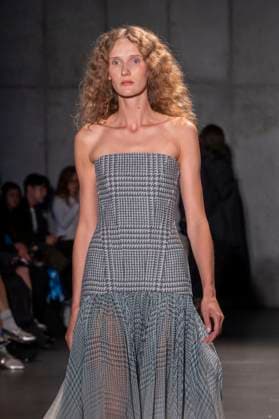 Bach Mai - Runway - Spring 2026, New York Fashion Week, USA - 14 Sep 2025 A model walks the runway for the Bach Mai fashion show during the Spring 2026 New York Fashion Week at Genesis House in New York City. New York United States Copyright: xRonxAdarx xSOPAxImagesx _radar_mai_20250914_20976