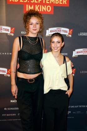 Emmylou Nensel und Luzie Nadjafi bei der Premiere des Kinofilms Die Schule der magischen Tiere 4 in der Lichtburg. Essen, 14.09.2025