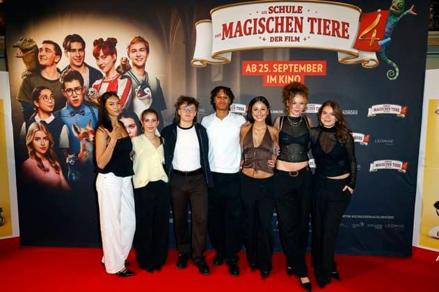 Charlotte Hagenbucher, Luzie Nadjafi, Jakob Weingärtner, Noel Diop, Deniz Akyüz, Emmylou Nensel und Phillis Lara Lau bei der Premiere des Kinofilms Die Schule der magischen Tiere 4 in der Lichtburg. Essen, 14.09.2025
