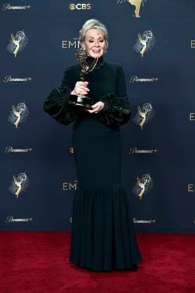 Jean Smart mit dem Emmy für die beste Hauptdarstellerin in der Comedy-Serie Hacks beim Preisträger-Photocall der 77. Primetime Emmy Awards 2025 im Peacock Theater. Los Angeles, 14.09.2025