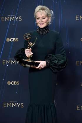 Jean Smart mit dem Emmy für die beste Hauptdarstellerin in der Comedy-Serie Hacks beim Preisträger-Photocall der 77. Primetime Emmy Awards 2025 im Peacock Theater. Los Angeles, 14.09.2025