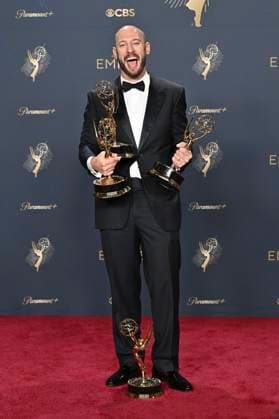 Evan Goldberg mit den Emmy für die beste Comedy-Serie The Studio beim Preisträger-Photocall der 77. Primetime Emmy Awards 2025 im Peacock Theater. Los Angeles, 14.09.2025