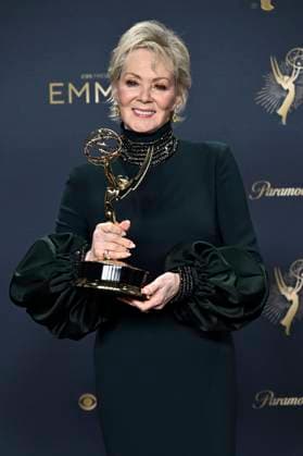 Jean Smart mit dem Emmy für die beste Hauptdarstellerin in der Comedy-Serie Hacks beim Preisträger-Photocall der 77. Primetime Emmy Awards 2025 im Peacock Theater. Los Angeles, 14.09.2025