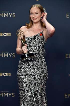 Hannah Einbinder mit dem Emmy für die beste Nebendarstellerin in der Comedy-Serie Hacks beim Preisträger-Photocall der 77. Primetime Emmy Awards 2025 im Peacock Theater. Los Angeles, 14.09.2025