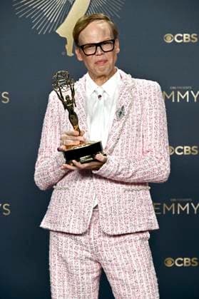 Jeff Hiller mit dem Emmy für den besten Nebendarsteller in der Comedy-Serie Somebody Somewhere beim Preisträger-Photocall der 77. Primetime Emmy Awards 2025 im Peacock Theater. Los Angeles, 14.09.2025