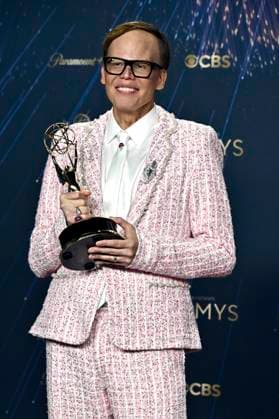 Jeff Hiller mit dem Emmy für den besten Nebendarsteller in der Comedy-Serie Somebody Somewhere beim Preisträger-Photocall der 77. Primetime Emmy Awards 2025 im Peacock Theater. Los Angeles, 14.09.2025