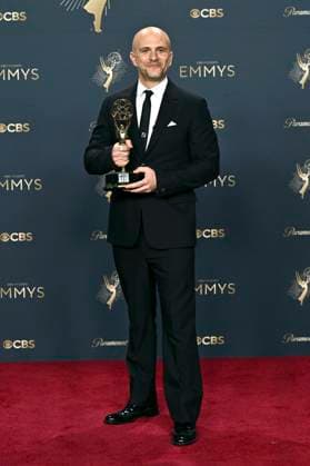 Adam Randall mit dem Emmy für die beste Regie der Drama-Serie Slow Horses beim Preisträger-Photocall der 77. Primetime Emmy Awards 2025 im Peacock Theater. Los Angeles, 14.09.2025