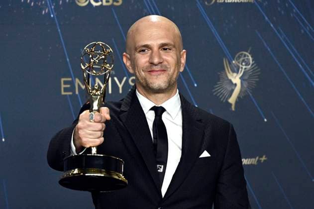 Adam Randall mit dem Emmy für die beste Regie der Drama-Serie Slow Horses beim Preisträger-Photocall der 77. Primetime Emmy Awards 2025 im Peacock Theater. Los Angeles, 14.09.2025