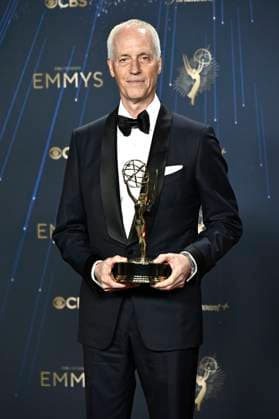 Dan Gilroy mit dem Emmy für das beste Drehbuch für die Drama-Serie Andor beim Preisträger-Photocall der 77. Primetime Emmy Awards 2025 im Peacock Theater. Los Angeles, 14.09.2025