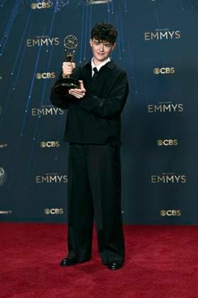 Owen Cooper mit dem Emmy für den besten Nebendarsteller in der Mini-Serie Adolescence beim Preisträger-Photocall der 77. Primetime Emmy Awards 2025 im Peacock Theater. Los Angeles, 14.09.2025
