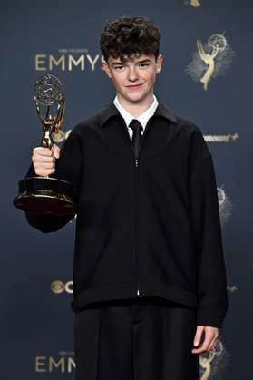 Owen Cooper mit dem Emmy für den besten Nebendarsteller in der Mini-Serie Adolescence beim Preisträger-Photocall der 77. Primetime Emmy Awards 2025 im Peacock Theater. Los Angeles, 14.09.2025