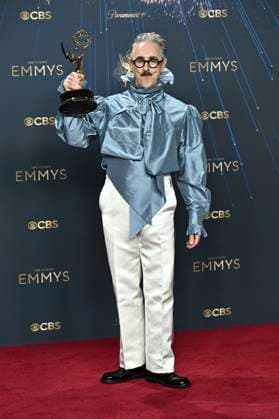 Alan Cumming mit dem Emmy für das beste Reality Competition Programm The Traitors beim Preisträger-Photocall der 77. Primetime Emmy Awards 2025 im Peacock Theater. Los Angeles, 14.09.2025