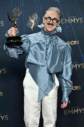 Alan Cumming mit dem Emmy für das beste Reality Competition Programm The Traitors beim Preisträger-Photocall der 77. Primetime Emmy Awards 2025 im Peacock Theater. Los Angeles, 14.09.2025
