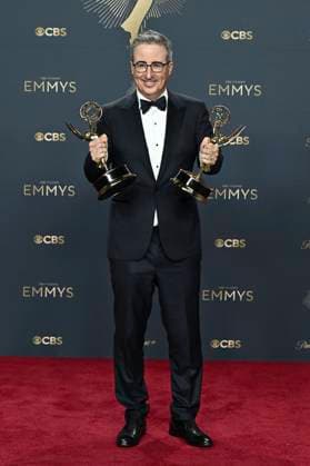 Stephen Colbert mit dem Emmy für die besten Talk-Serie The Late Show with Stephen Colbert beim Preisträger-Photocall der 77. Primetime Emmy Awards 2025 im Peacock Theater. Los Angeles, 14.09.2025