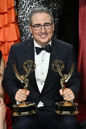 Stephen Colbert mit dem Emmy für die besten Talk-Serie The Late Show with Stephen Colbert beim Preisträger-Photocall der 77. Primetime Emmy Awards 2025 im Peacock Theater. Los Angeles, 14.09.2025