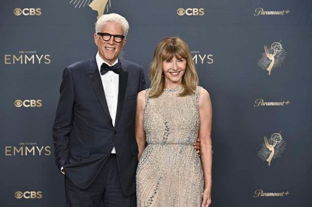 Ted Danson und Mary Steenburgen, die Preisträger des Bob Hope Humanitarian Award, beim Preisträger-Photocall der 77. Primetime Emmy Awards 2025 im Peacock Theater. Los Angeles, 14.09.2025