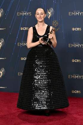 Erin Doherty mit dem Emmy für die beste Nebendarstellerin in der Mini-Serie Adolescence beim Preisträger-Photocall der 77. Primetime Emmy Awards 2025 im Peacock Theater. Los Angeles, 14.09.2025