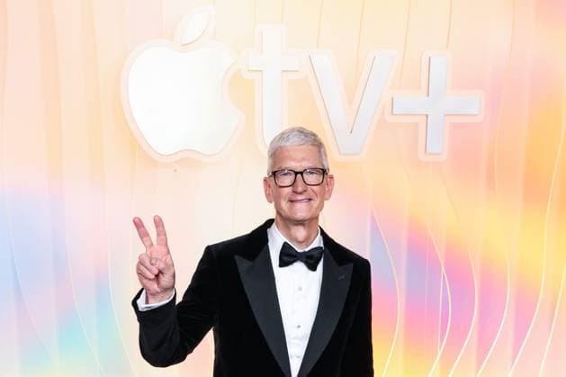 Apple TV+ s 77th Annual Primetime Emmy Awards Party CEO of Apple Tim Cook (Timothy Donald Cook) arrives at Apple TV+ s 77th Annual Primetime Emmy Awards Party held at Ysabel in West Hollywood, Los Angeles, California, United States. Ysabel, West Hollywood, Los Angeles, California, USA California United States  Copyright: xImagexPressxAgencyx originalFilename: collin-appletvs250915_nps3w.jpg