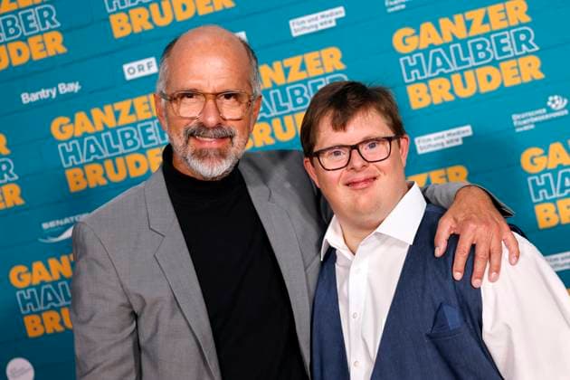 Die Schauspieler Christoph Maria Herbst und Nico Randel bei der Premiere des Kinofilms Ganzer Halber Bruder im Cinedom Köln. Köln, 15.09.2025 NRW Deutschland Copyright: xChristophxHardtx