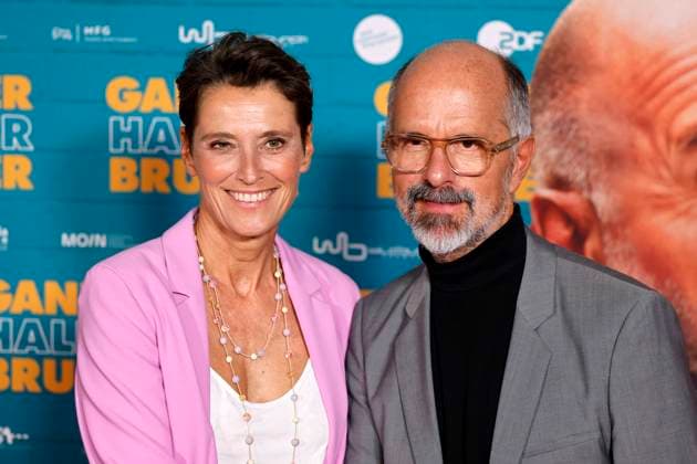 Schauspieler Christoph Maria Herbst und seine Gattin Gisi Herbst bei der Premiere des Kinofilms Ganzer Halber Bruder im Cinedom Köln. Köln, 15.09.2025 NRW Deutschland Copyright: xChristophxHardtx