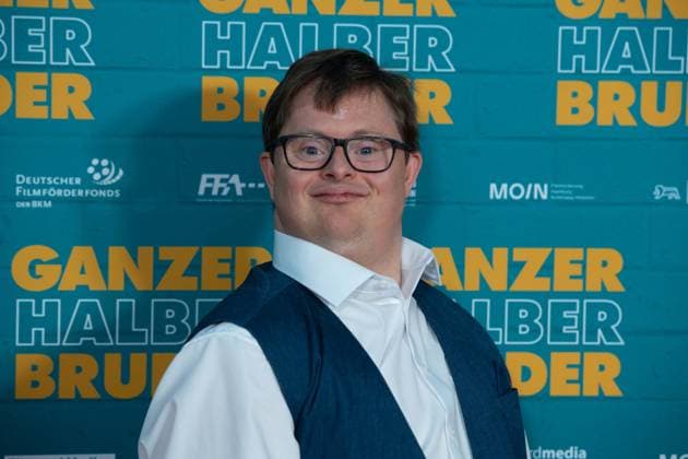 Nicolas Nico RANDEL, Schauspieler, Roter Teppich, Red Carpet Show, Ankunft, arrival, Filmpremiere GANZER HALBER BRUDER am 15.09.2025 im Cinedom-Kino in Koeln,