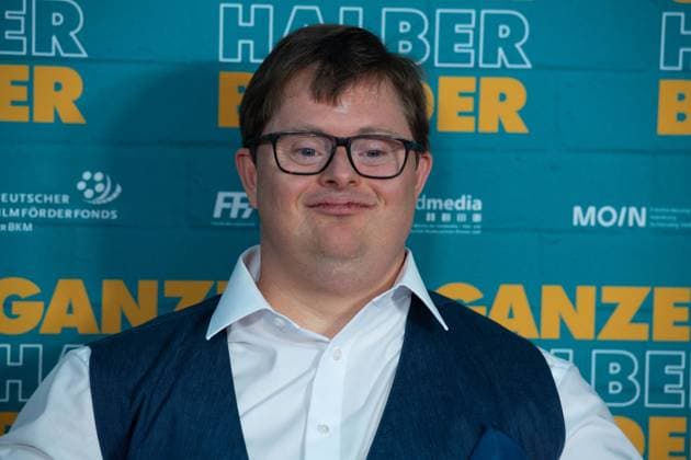 Nicolas Nico RANDEL, Schauspieler, Roter Teppich, Red Carpet Show, Ankunft, arrival, Filmpremiere GANZER HALBER BRUDER am 15.09.2025 im Cinedom-Kino in Koeln,