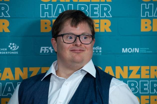 Nicolas Nico RANDEL, Schauspieler, Roter Teppich, Red Carpet Show, Ankunft, arrival, Filmpremiere GANZER HALBER BRUDER am 15.09.2025 im Cinedom-Kino in Koeln,