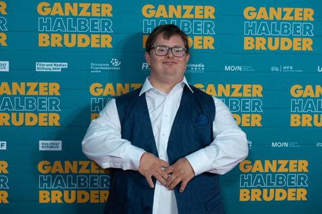 Nicolas Nico RANDEL, Schauspieler, Roter Teppich, Red Carpet Show, Ankunft, arrival, Filmpremiere GANZER HALBER BRUDER am 15.09.2025 im Cinedom-Kino in Koeln,