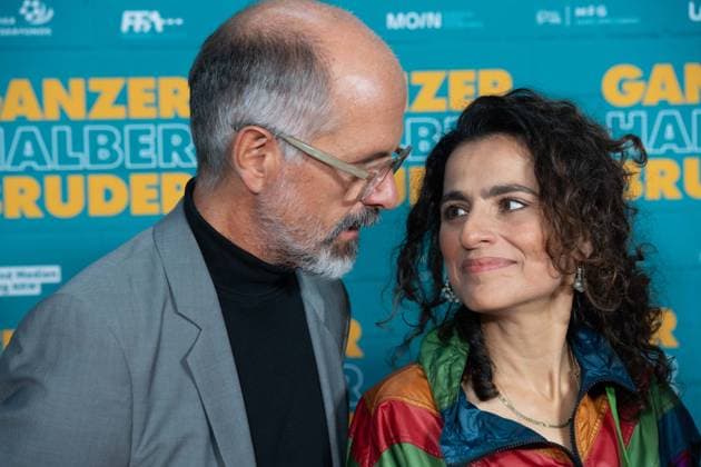 von links: Christoph Maria HERBST, Schauspieler, Sesede TERZIYAN, Schauspielerin, Roter Teppich, Red Carpet Show, Ankunft, arrival, Filmpremiere GANZER HALBER BRUDER am 15.09.2025 im Cinedom-Kino in Koeln,
