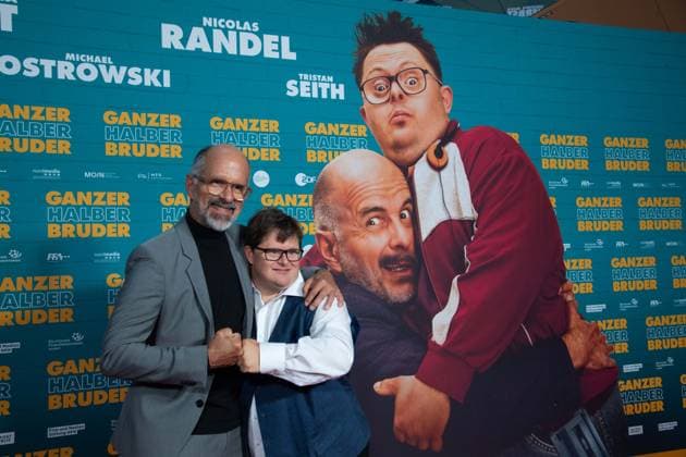 von links: Christoph Maria HERBST, Schauspieler, Nicolas Nico RANDEL, Schauspieler, Roter Teppich, Red Carpet Show, Ankunft, arrival, Filmpremiere GANZER HALBER BRUDER am 15.09.2025 im Cinedom-Kino in Koeln,