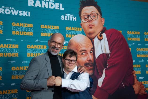 von links: Christoph Maria HERBST, Schauspieler, Nicolas Nico RANDEL, Schauspieler, Roter Teppich, Red Carpet Show, Ankunft, arrival, Filmpremiere GANZER HALBER BRUDER am 15.09.2025 im Cinedom-Kino in Koeln,