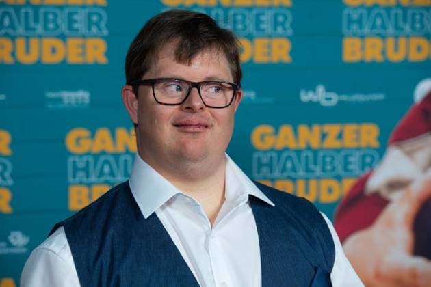 Nicolas Nico RANDEL, Schauspieler, Roter Teppich, Red Carpet Show, Ankunft, arrival, Filmpremiere GANZER HALBER BRUDER am 15.09.2025 im Cinedom-Kino in Koeln,