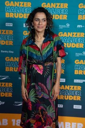 Roter Teppich, Red Carpet Show, Ankunft, arrival, Filmpremiere GANZER HALBER BRUDER am 15.09.2025 im Cinedom-Kino in Koeln,
