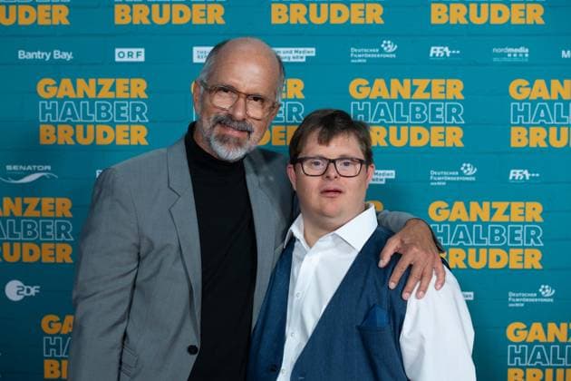 von links: Christoph Maria HERBST, Schauspieler, Nicolas Nico RANDEL, Schauspieler, Roter Teppich, Red Carpet Show, Ankunft, arrival, Filmpremiere GANZER HALBER BRUDER am 15.09.2025 im Cinedom-Kino in Koeln,