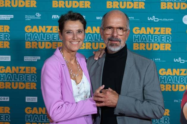 Christoph Maria HERBST, Schauspieler, mit Ehefrau Gisi Herbst, Roter Teppich, Red Carpet Show, Ankunft, arrival, Filmpremiere GANZER HALBER BRUDER am 15.09.2025 im Cinedom-Kino in Koeln,