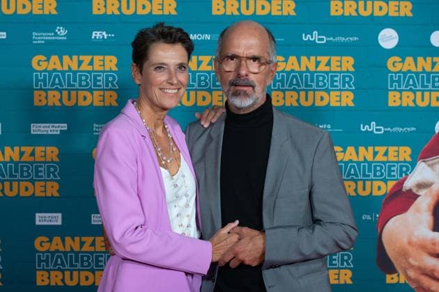 Christoph Maria HERBST, Schauspieler, mit Ehefrau Gisi Herbst, Roter Teppich, Red Carpet Show, Ankunft, arrival, Filmpremiere GANZER HALBER BRUDER am 15.09.2025 im Cinedom-Kino in Koeln,