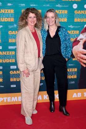 Julia Schmitt und Antje Mairich bei der Premiere des Kinofilms Ganzer halber Bruder im Cinedom. Köln, 15.09.2025